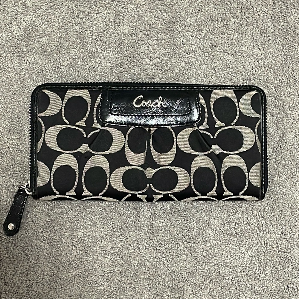 VGC Coach Black / Grey Full Zip Wallet